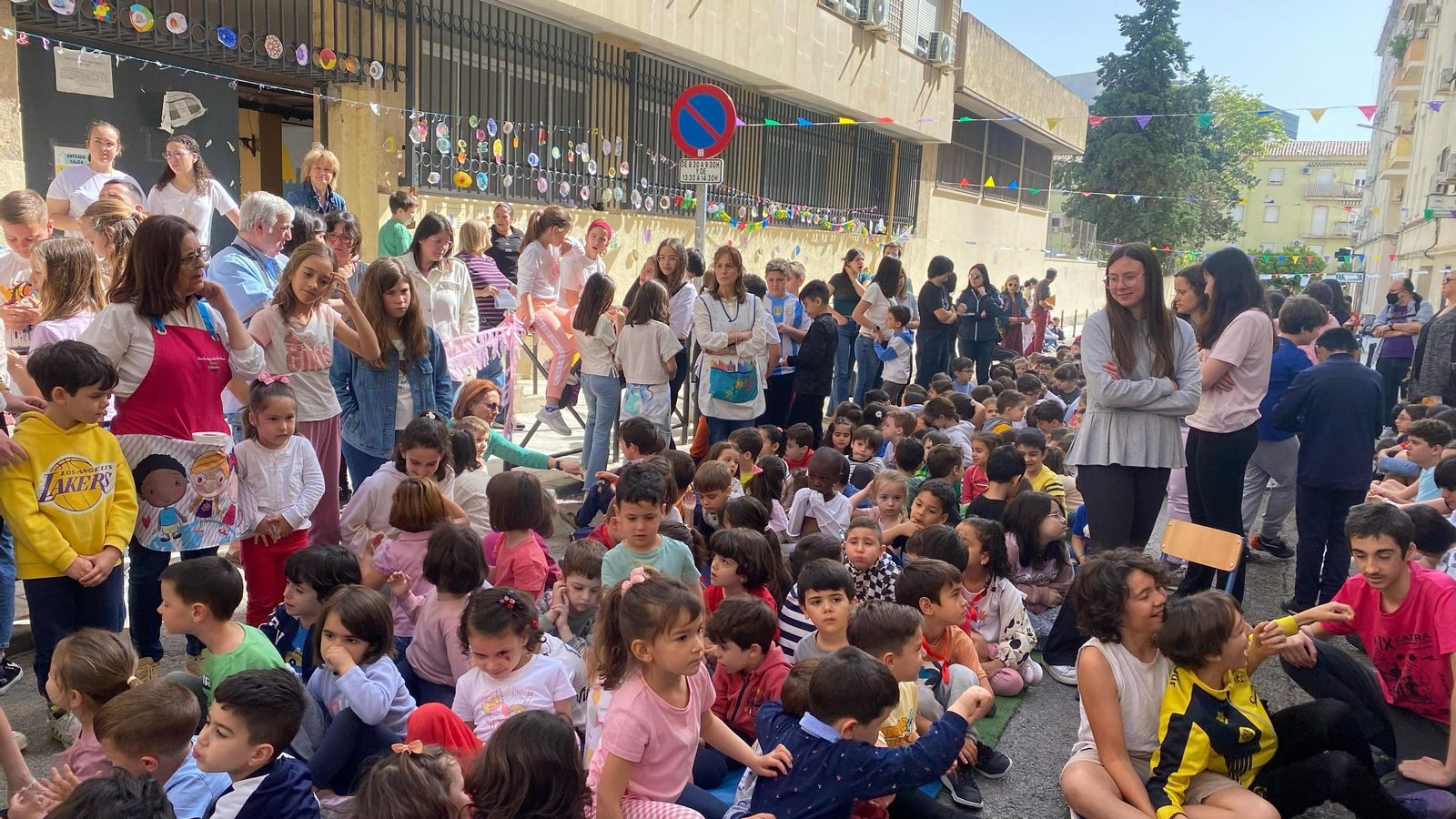 Una iniciativa para tener calles seguras libres de tráfico junto a los colegios en Jaén