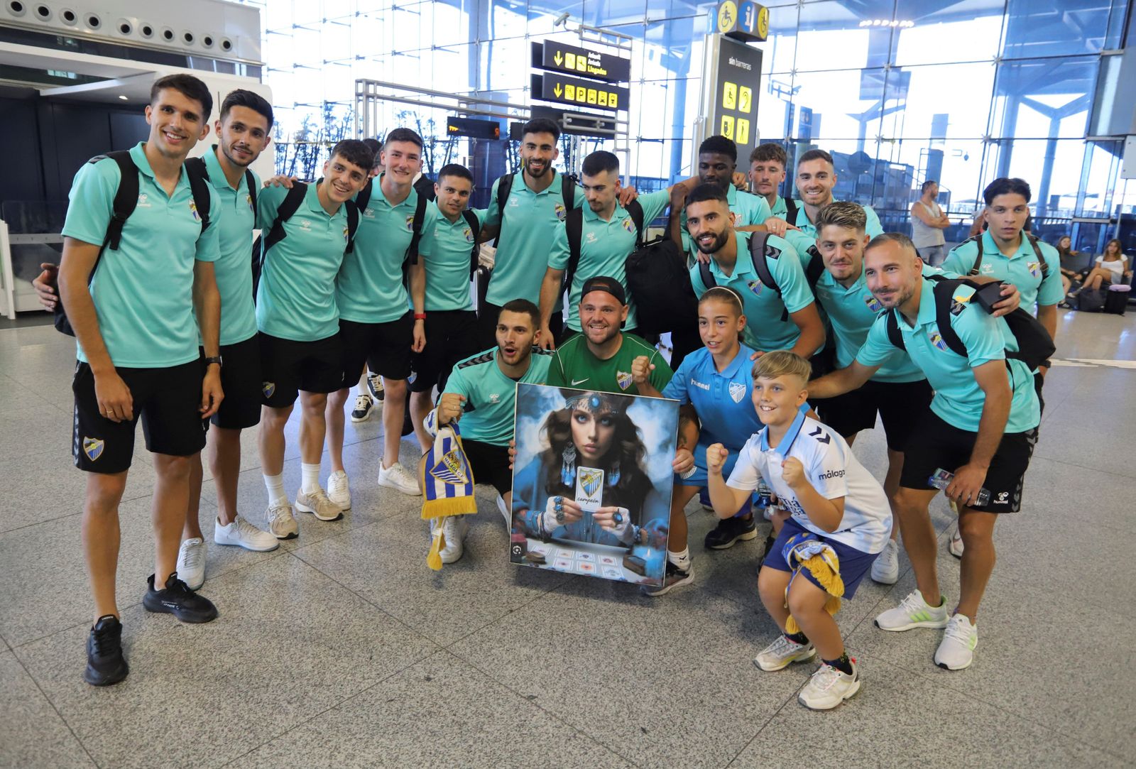 El espectacular preámbulo en el aeropuerto con la afición