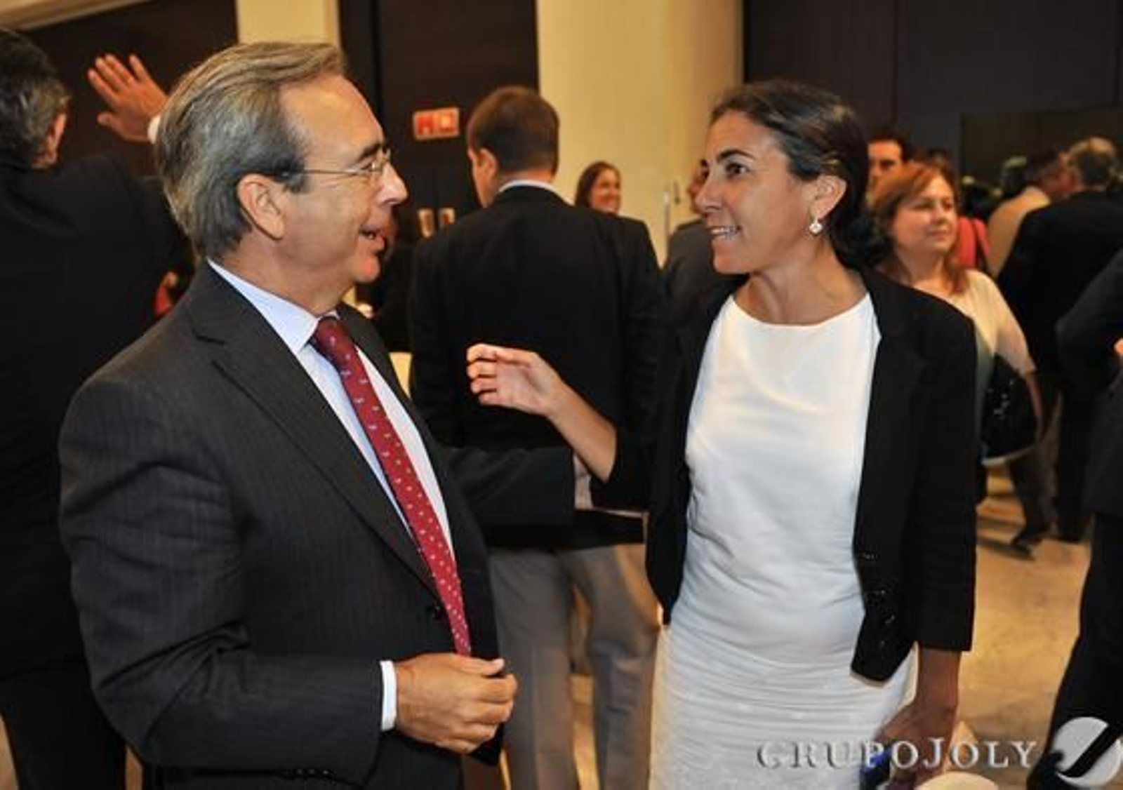 Juan Carlos Fernández, director general del Grupo Joly, con María Jesús Almazor, directora de Territorio Sur de Telefónica.

Foto: Belén Vargas / Juan Carlos Vázquez