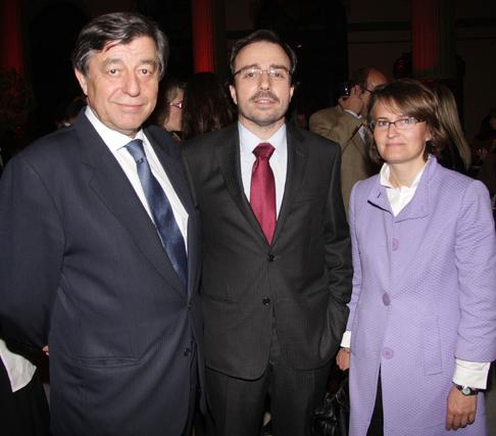 Joaquín Moya, presidente de la Corporación Tecnológica de Andalucía; Arturo Coloma, consejero delegado de Detea, y María José Martínez, delegada en Sevilla de la Consejería de Innovación.