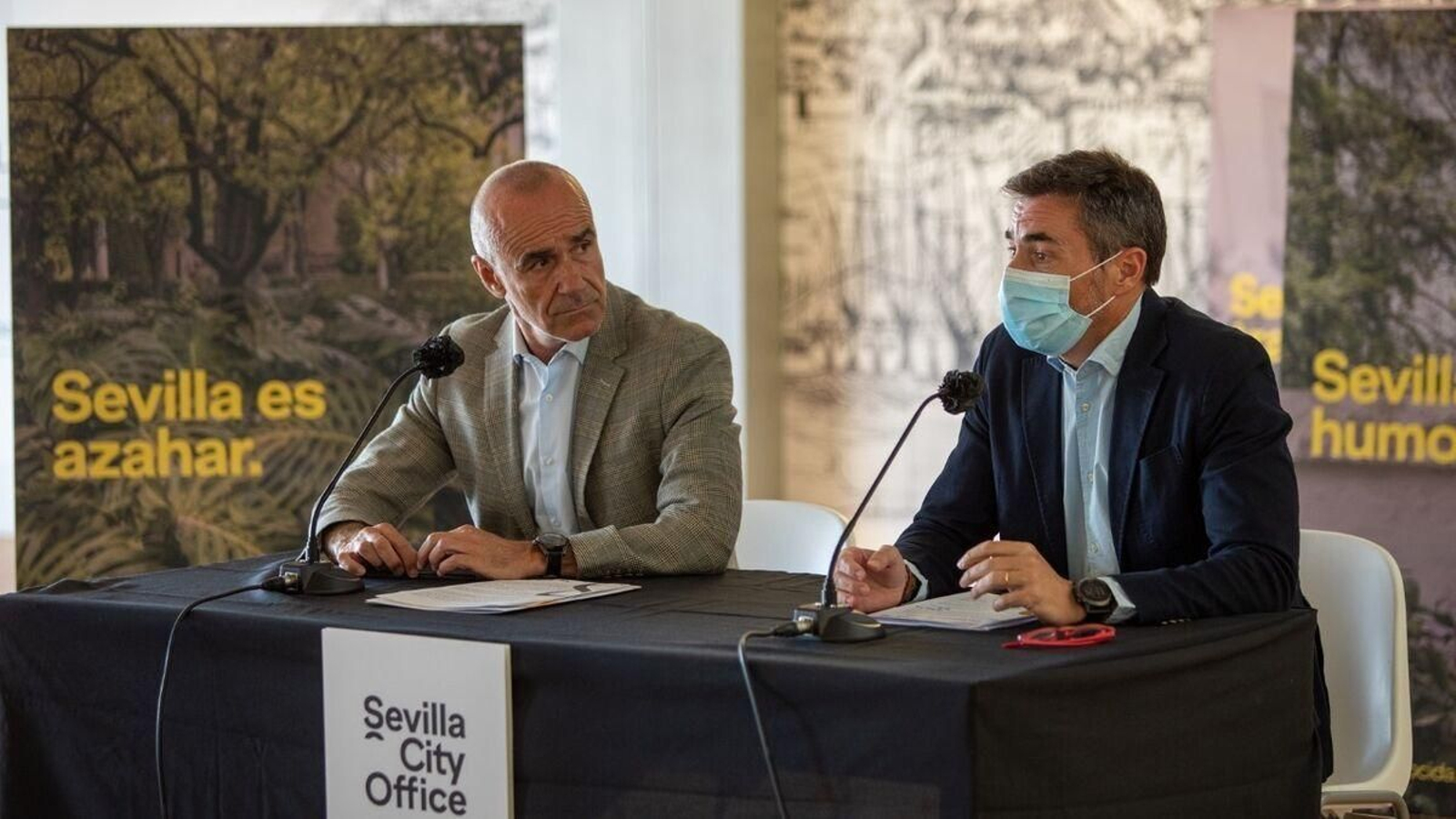 Antonio Muñoz, delegado municipal de Turismo,  y Antonio Jiménez, gerente de Contursa, durante un acto reciente.