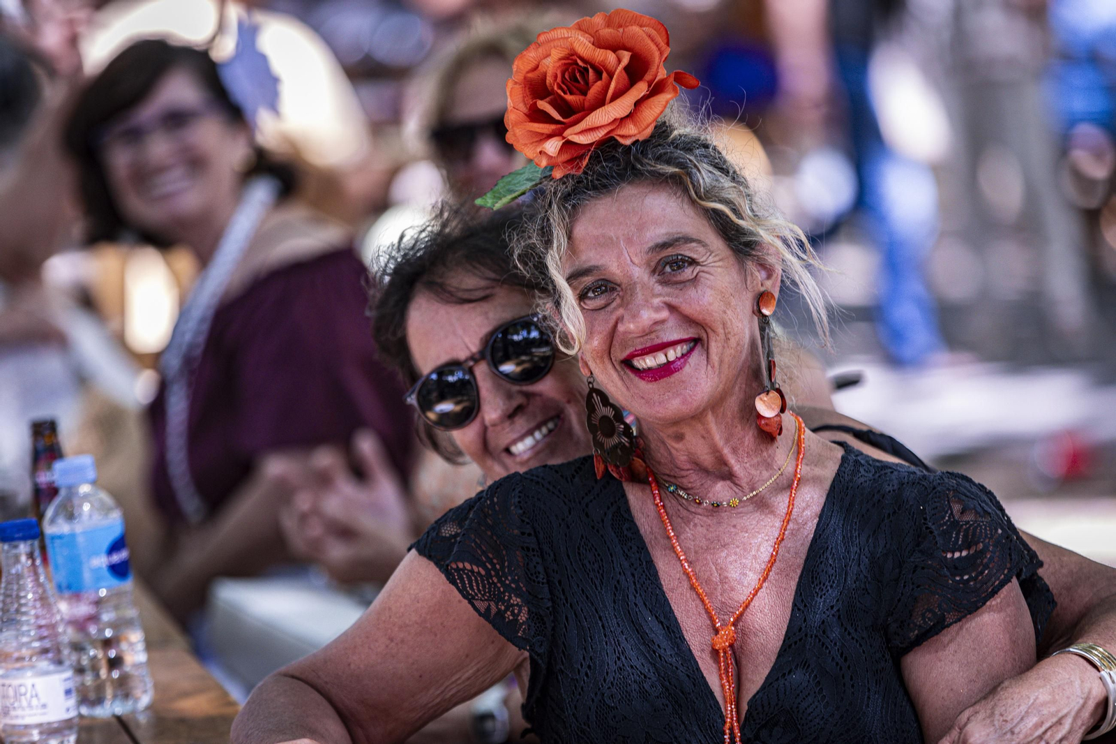Búscate en las imágenes del Día de la Mujer de la Feria del Carmen y de la Sal de San Fernando
