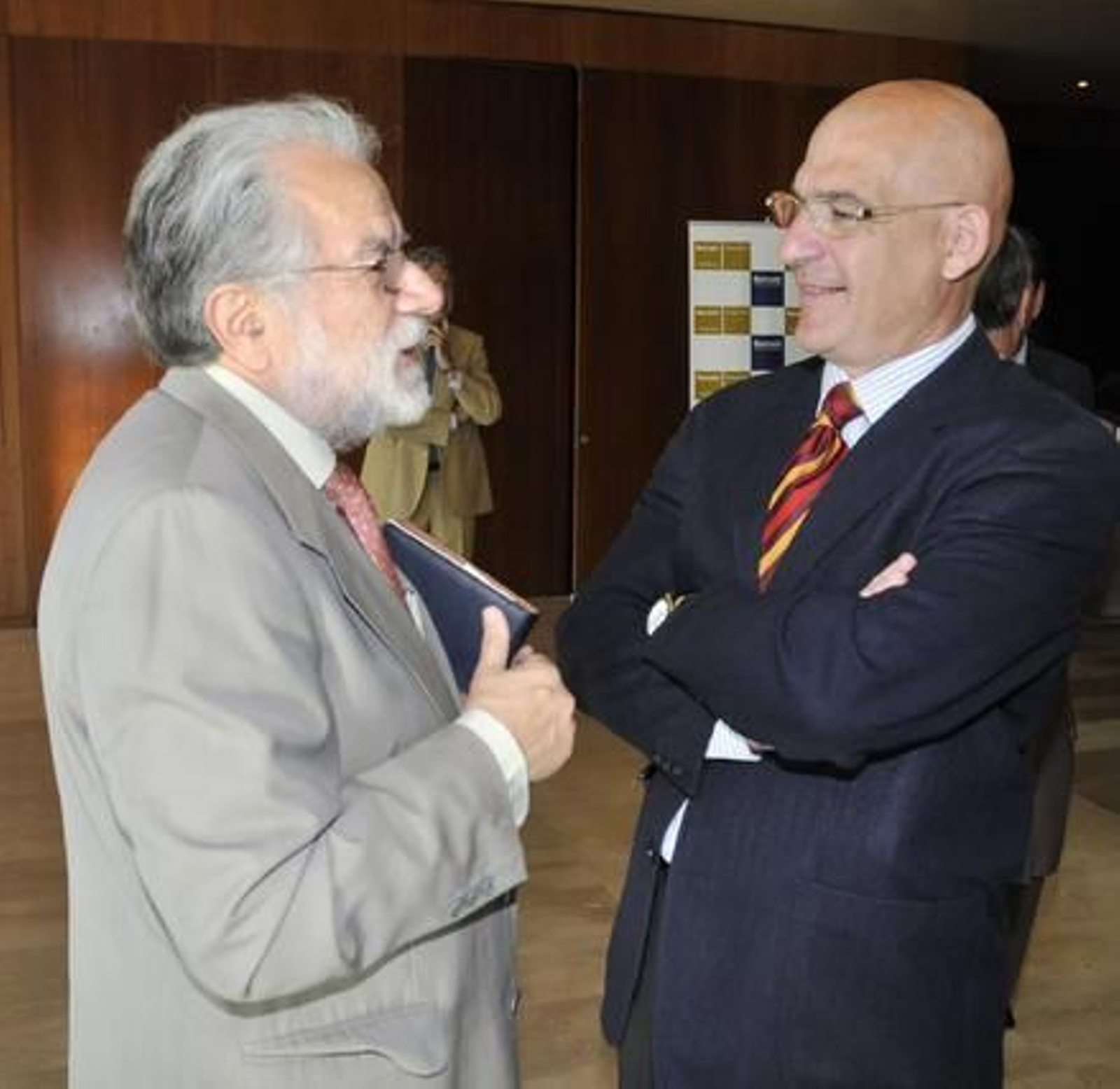 Jaime de Vicente, director de la Fundación Caja Rural, y  José Montero, de Magnum Comunicación.

Foto: Juan Carlos Vázquez