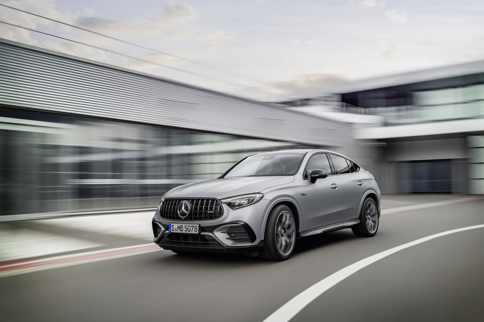 AMG pone en juego las versiones más potentes del Mercedes GLC Coupé