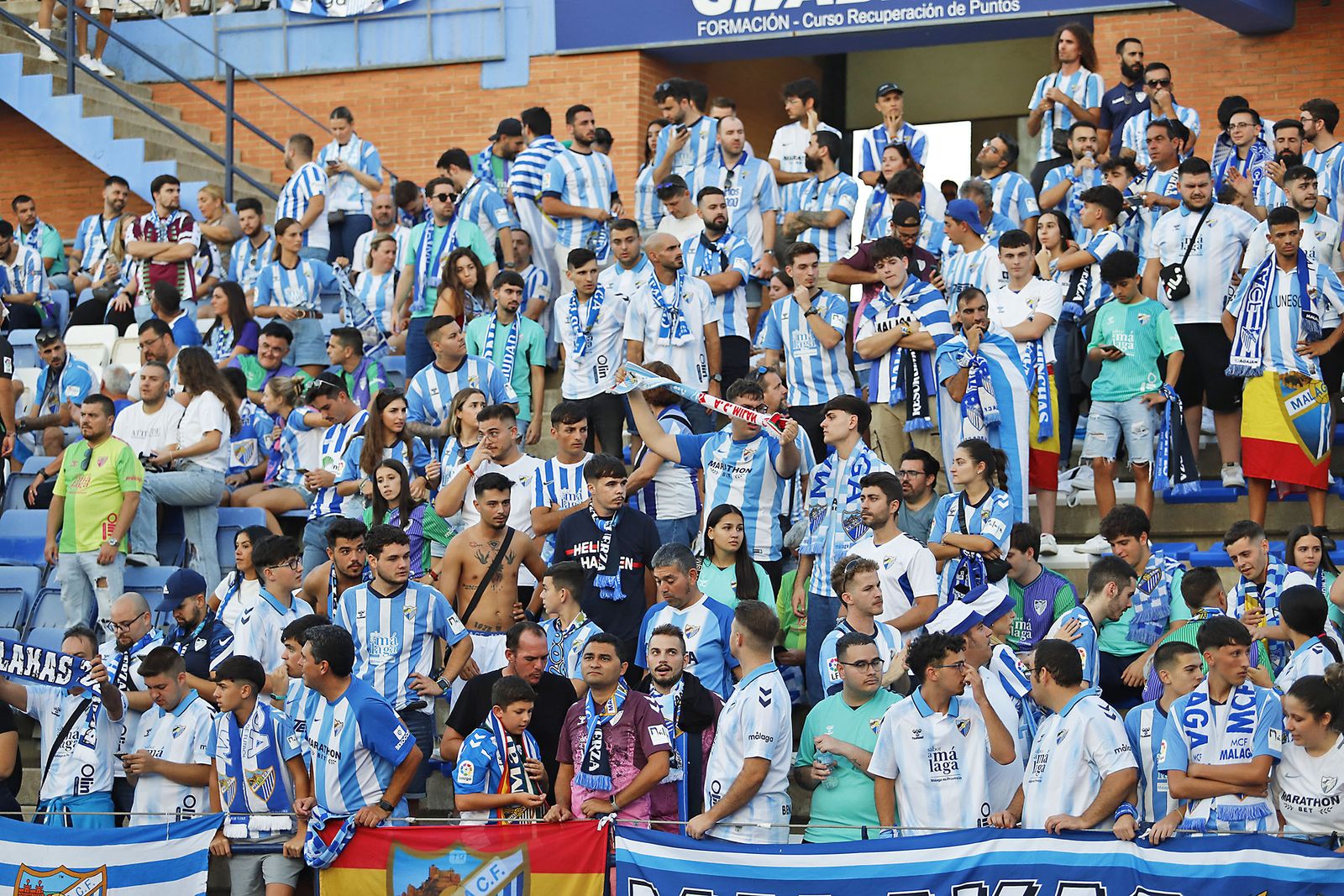 Ambiente en las gradas del Nuevo Colombino en el Recreativo de Huelva y Málaga