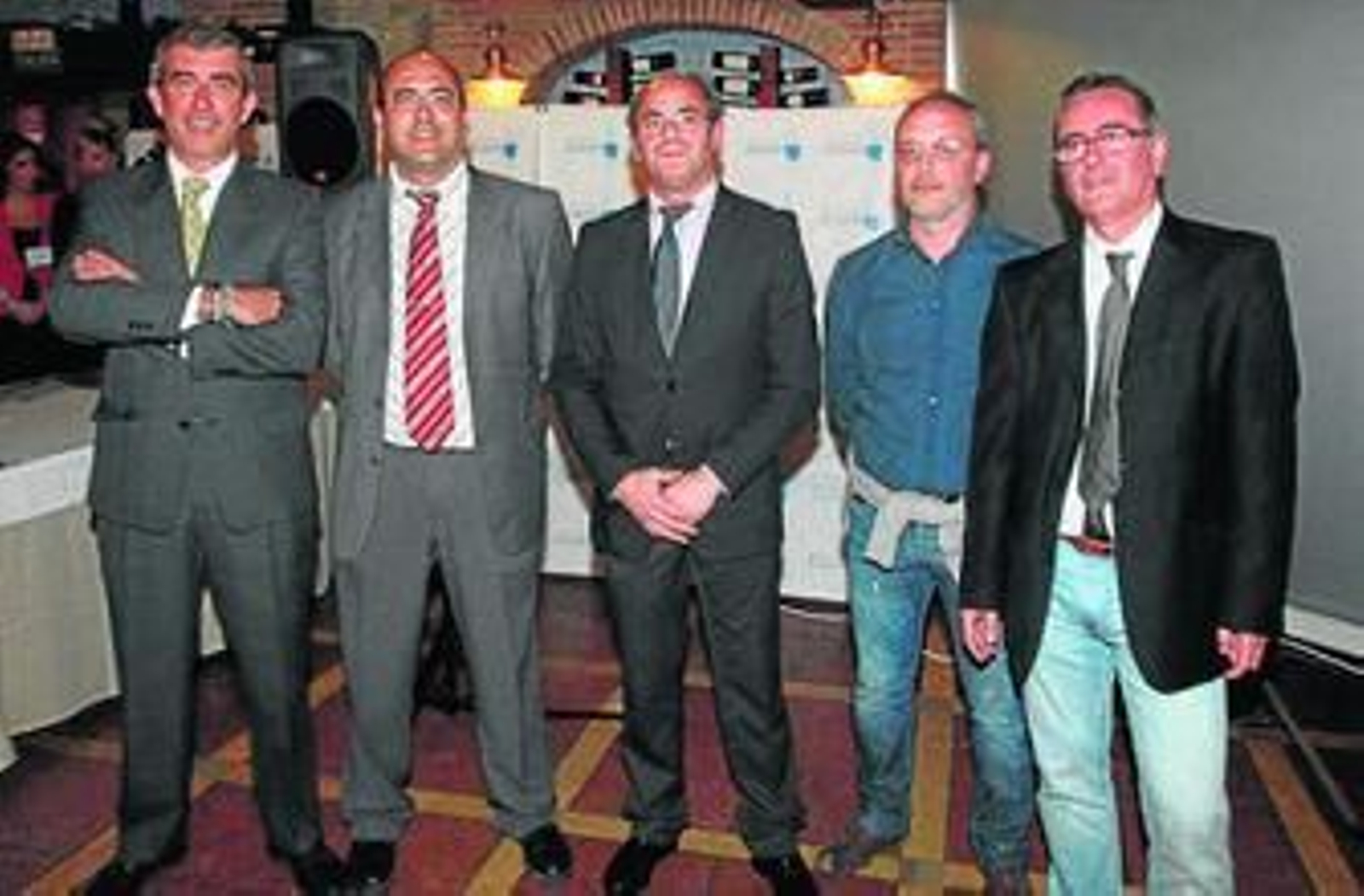 La directiva de Apymell con Pérez-Periáñez en el centro. La directiva de Apymell con Pérez-Periáñez en el centro.