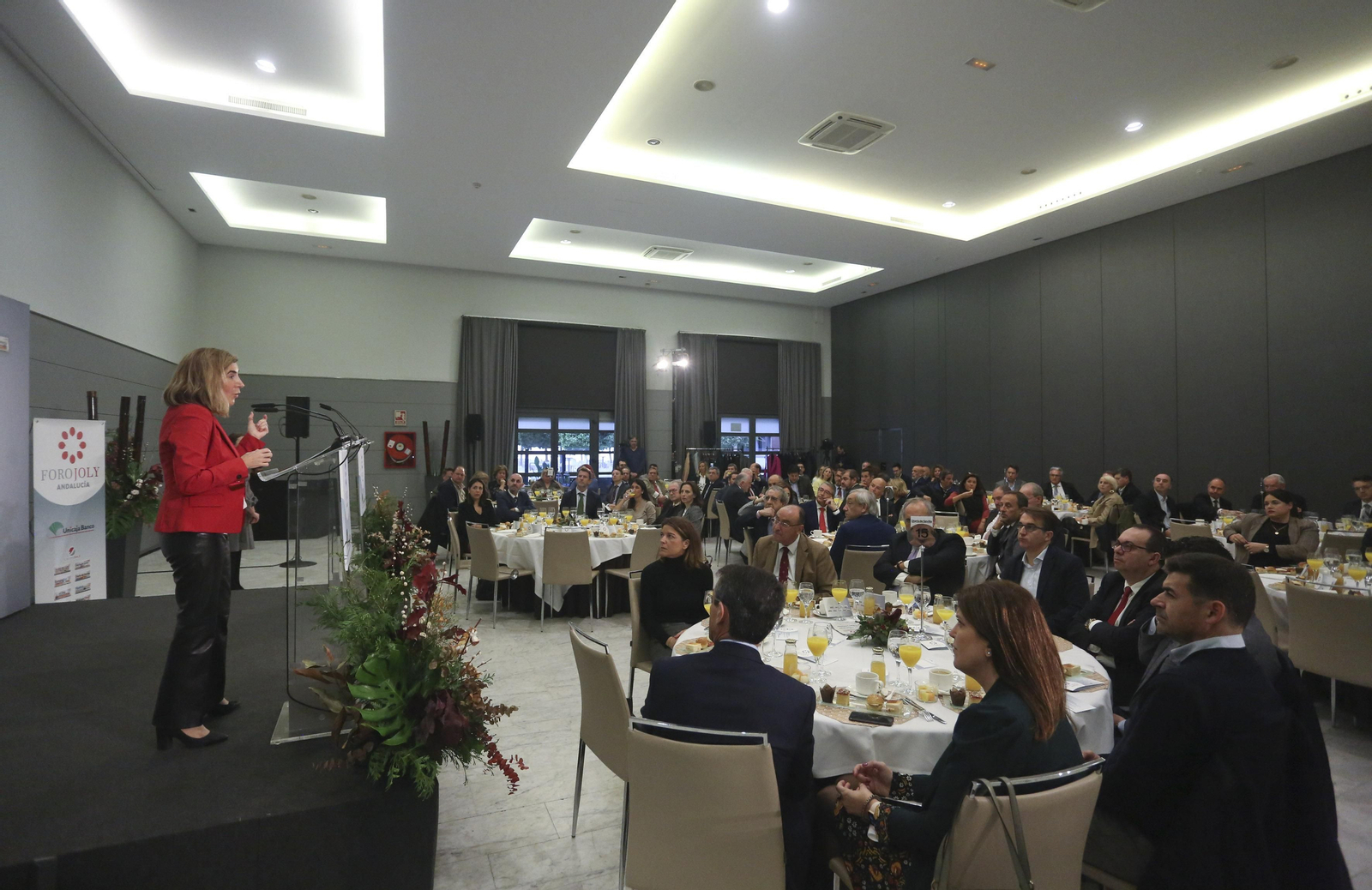 El Foro Joly Unicaja Banco con la consejera de Empleo de la Junta de Andalucía en imágenes