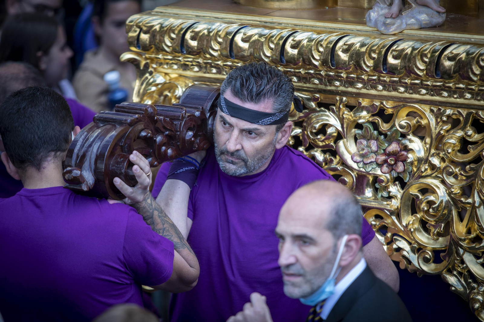 Las imágenes de la cofradía de Columna en la Semana Santa de Cádiz 2022