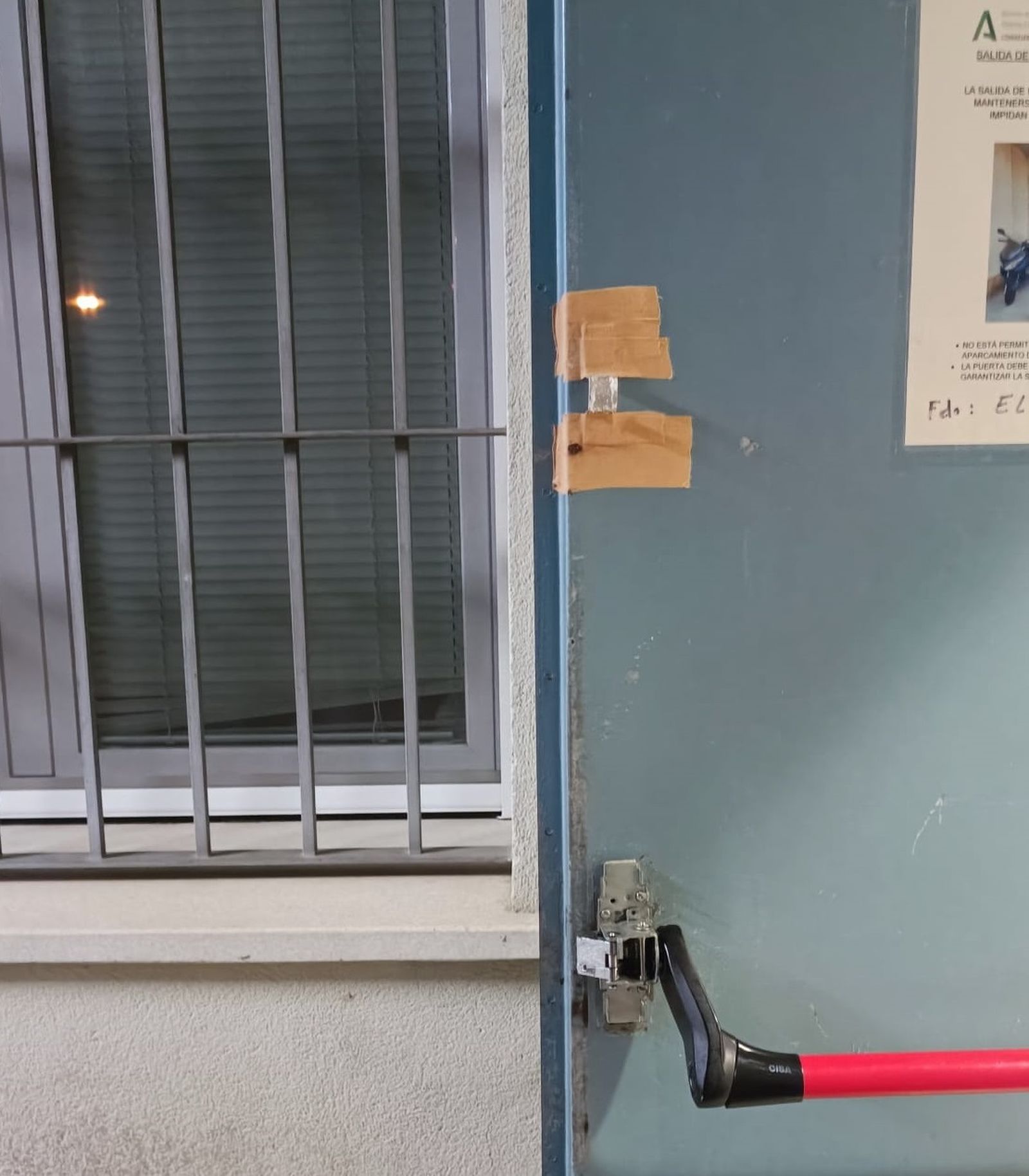 Las imágenes de los desperfectos y roturas denunciados en Urgencias de Huelva