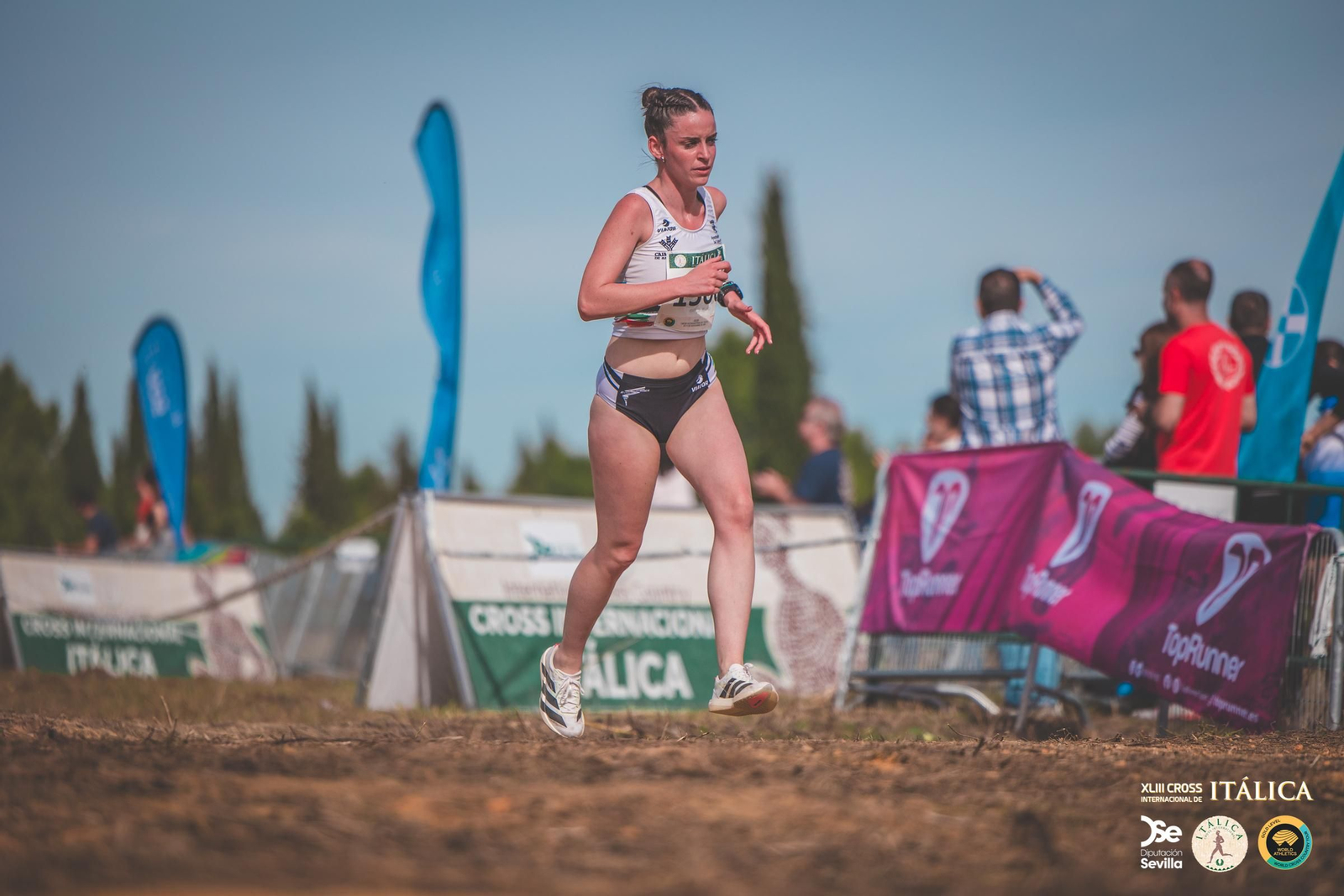Búscate en las fotos del Cross de Itálica 2025 | 1