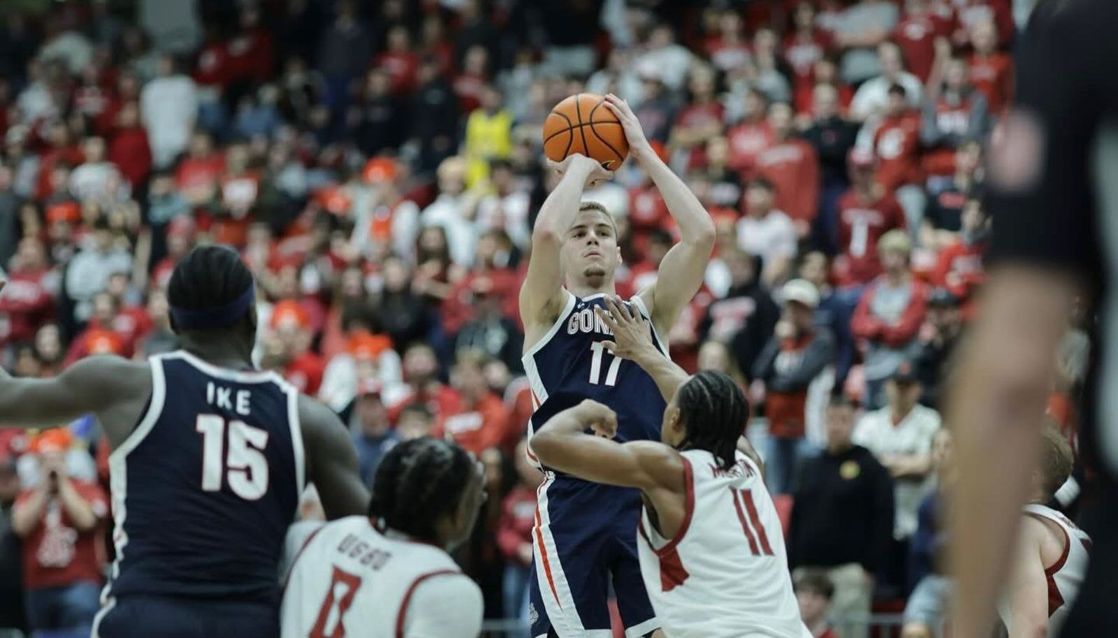 NCAA: Mario Saint-Supéry, buen impacto desde el banquillo