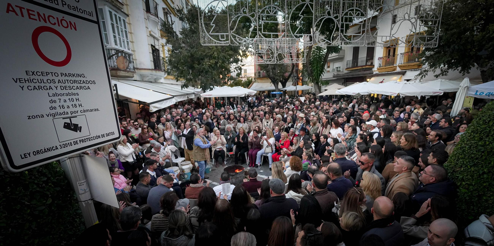 Imágenes del gran ambiente el primer día de zambombas en Jerez