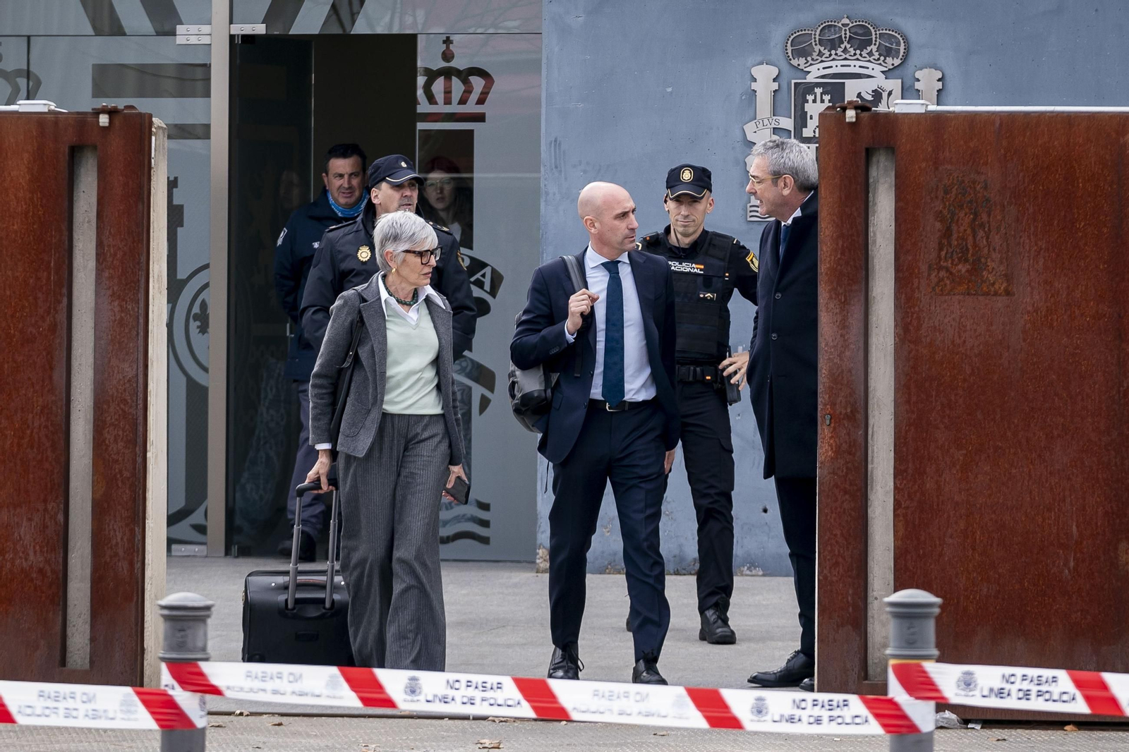 Las fotos del día de la declaración de Rubiales en el juicio