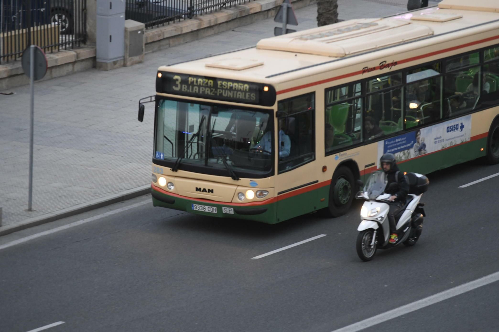 Un autobús urbano de la línea 3. Un autobús urbano de la línea 3.