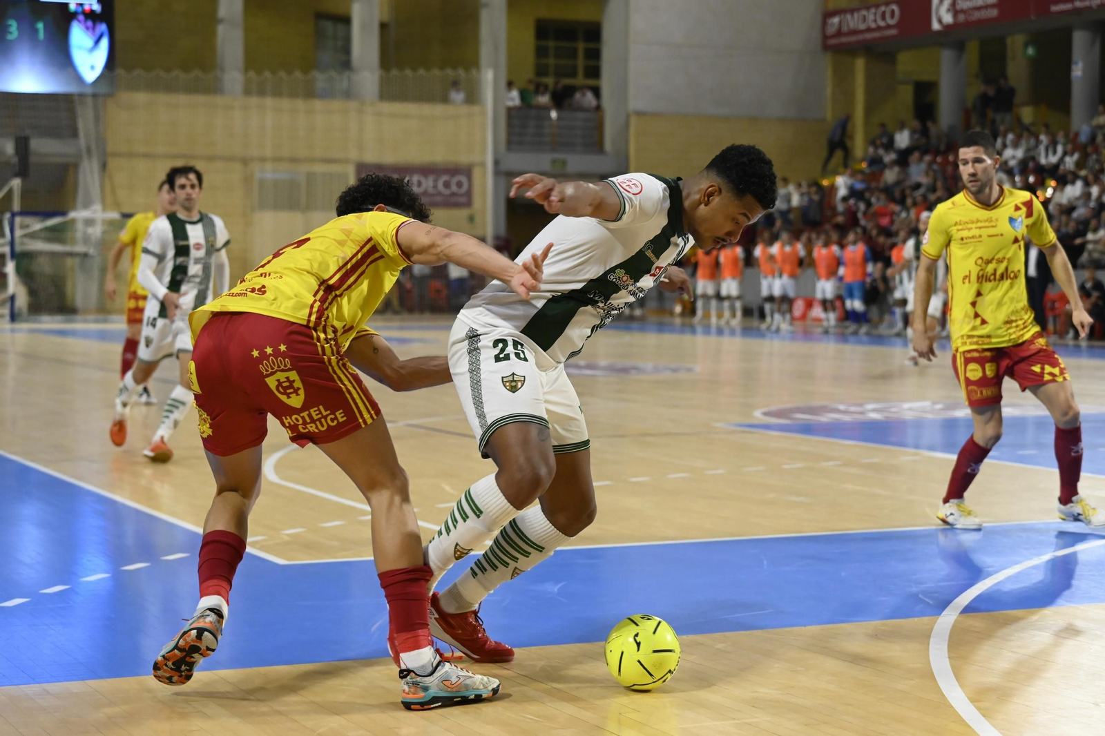 Las mejores fotos del ambiente en Vista Alegre en el Córdoba Futsal - Mazanares