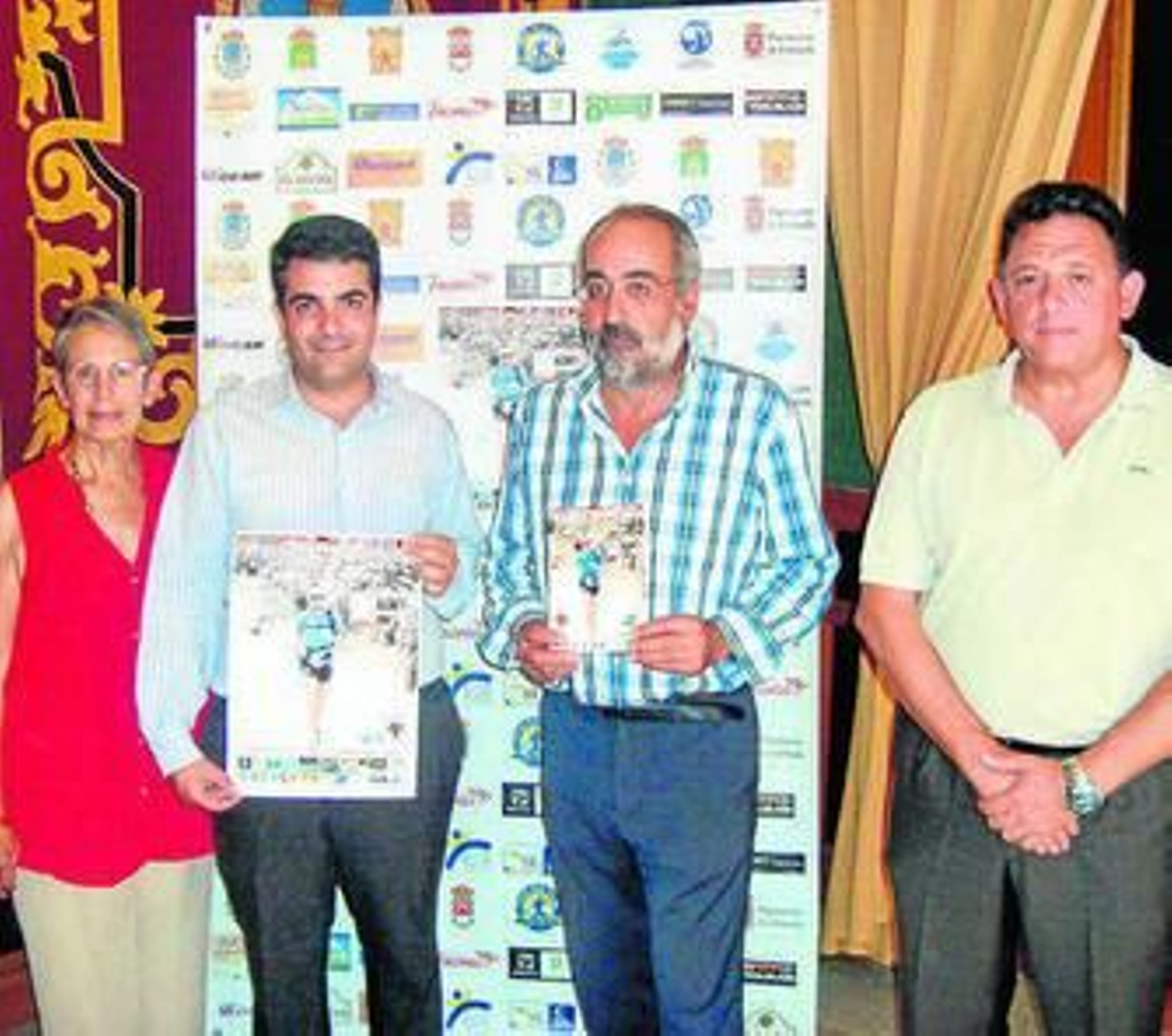 Autoridades y organizadores, en el acto de presentación de la prueba.