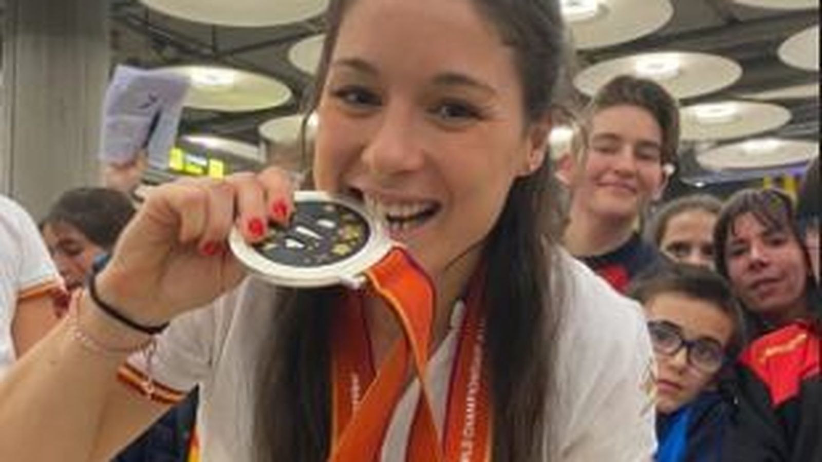 Sole López, con la medalla de plata.