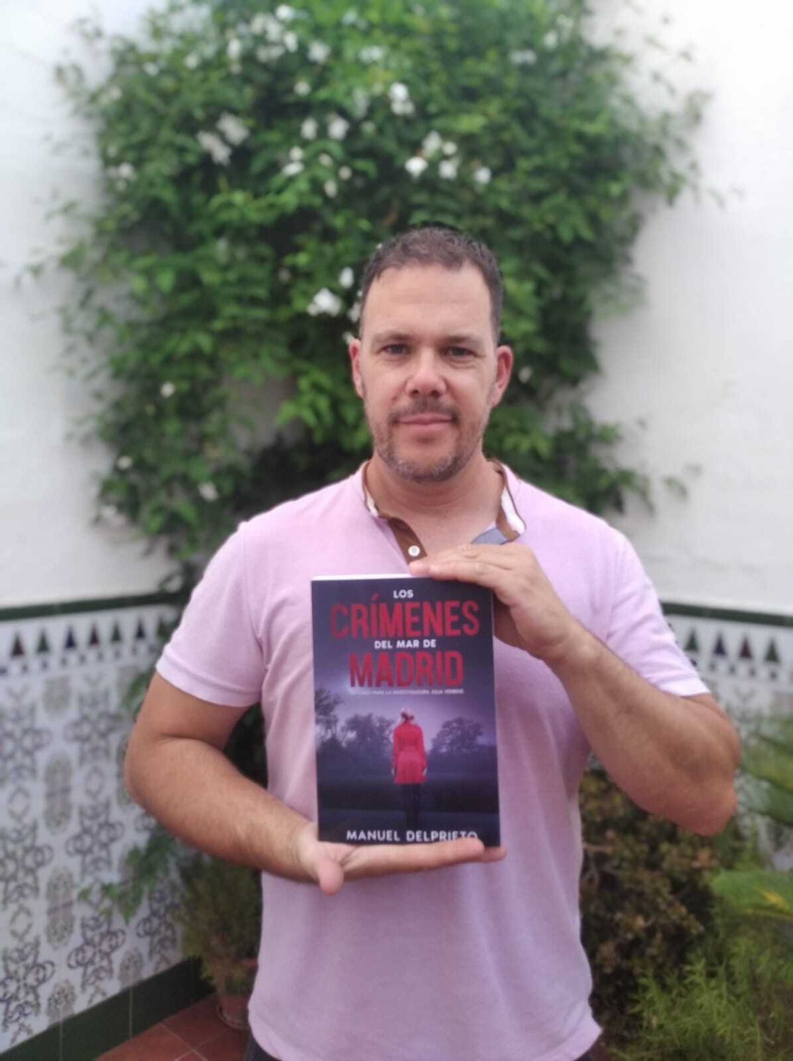El jerezano Manuel Delprieto debuta en la novela negra con 'Los crímenes del mar de Madrid'