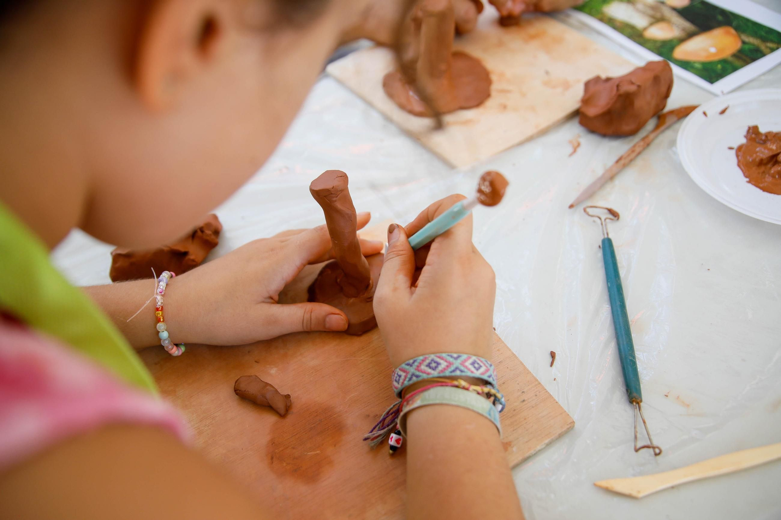 Los talleres infantiles de cerámica de 'Alfaralmería', en imágenes