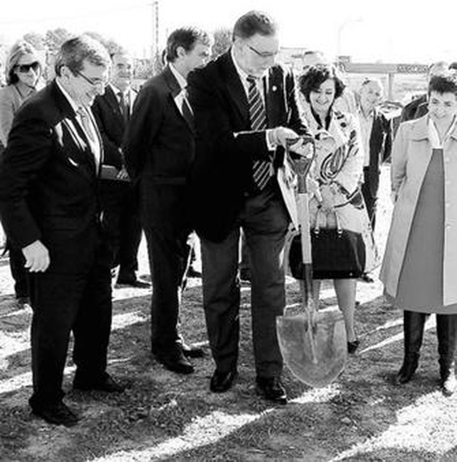 Numerosos políticos de la zona acudieron a la inauguración oficial.