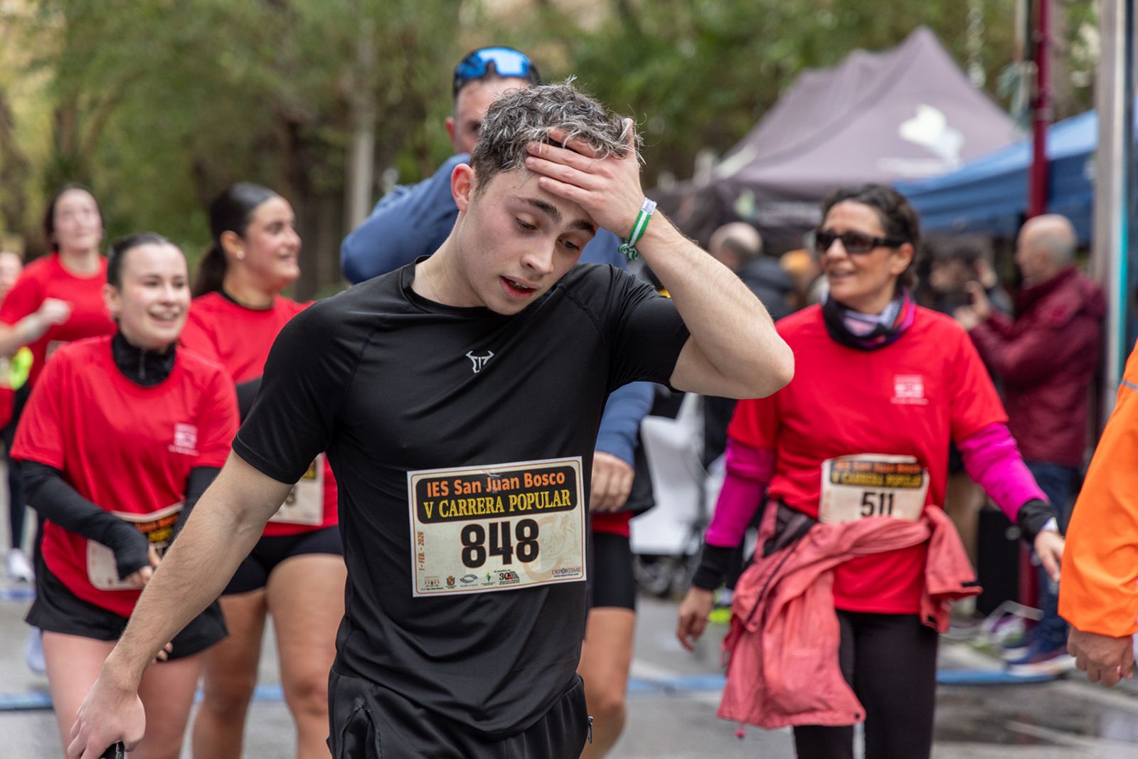 En imágenes: la lluvia no frena a más de un millar de corredores en la V Carrera Popular del IES San Juan Bosco (2)