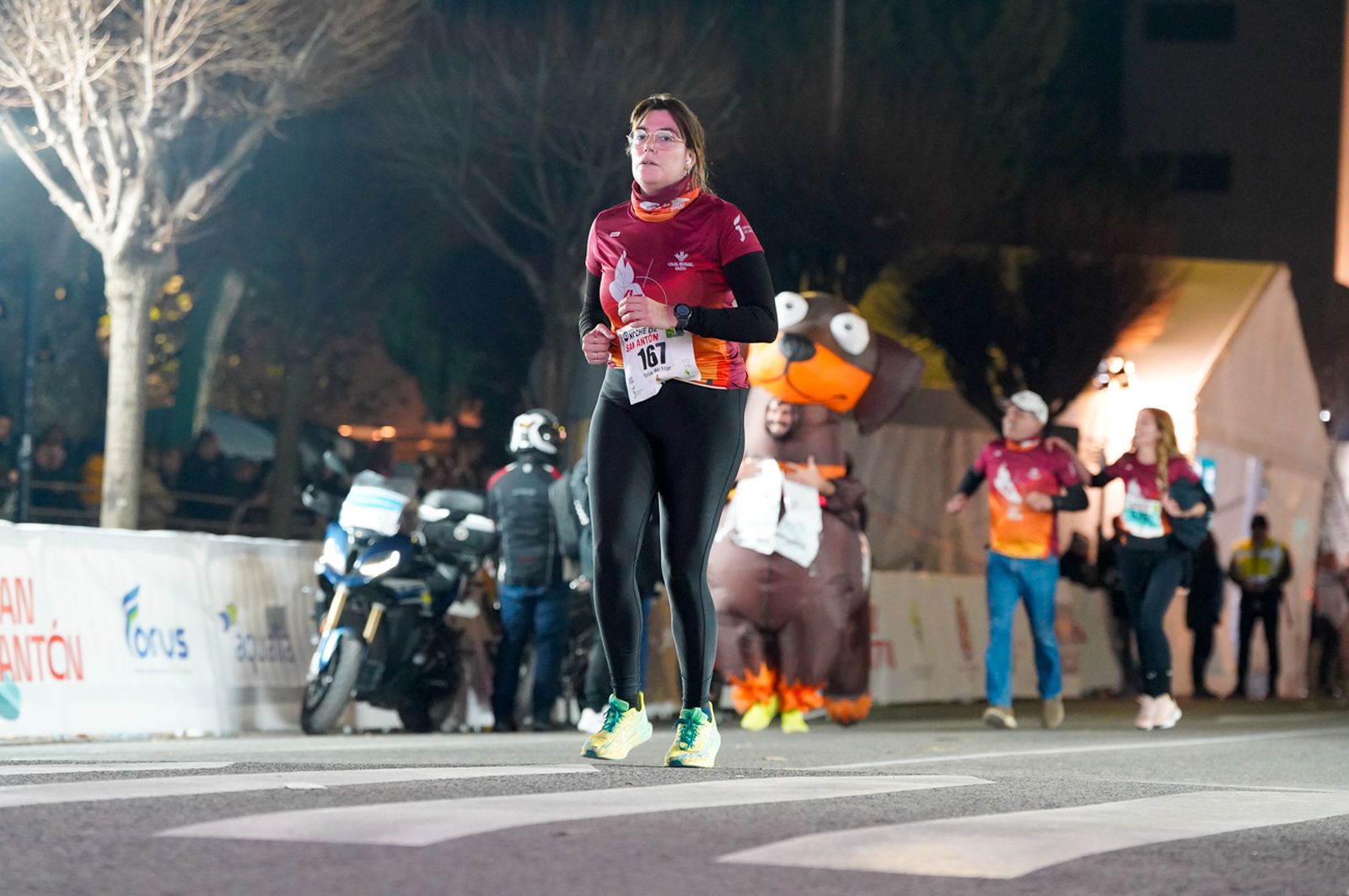 En imágenes: búscate en tu llegada a meta de la Carrera de San Antón 2026 (5)