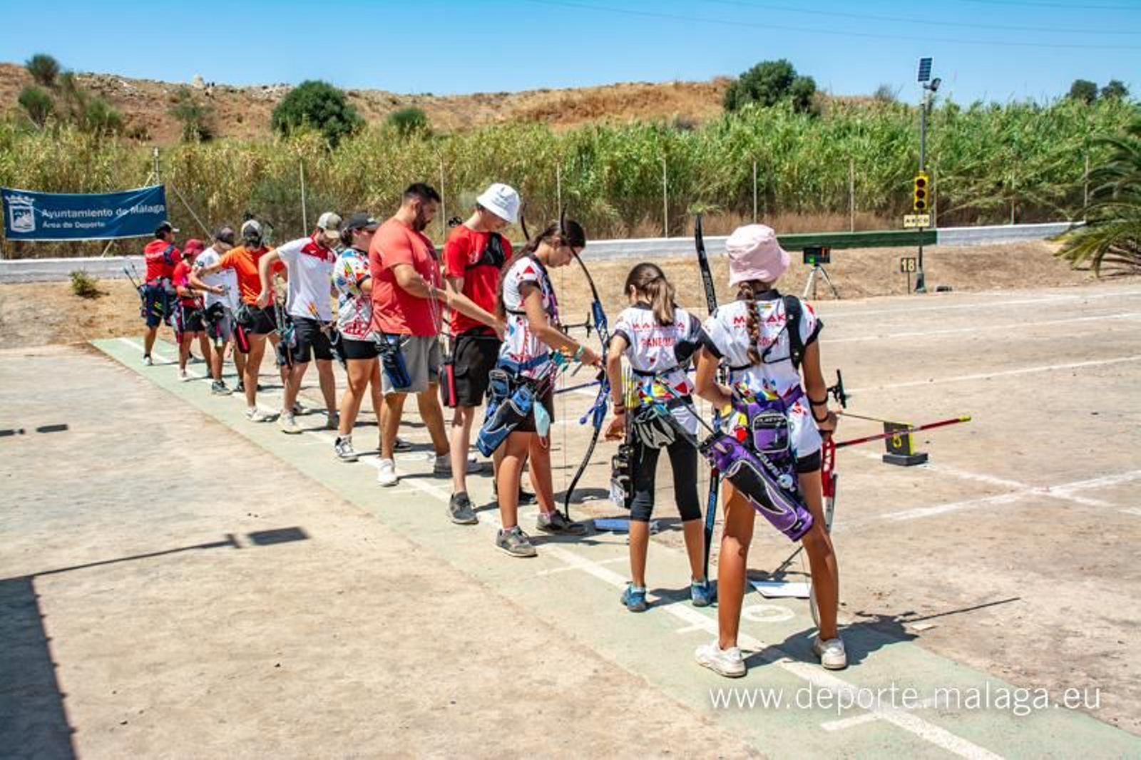 Participantes de la actividad tiro con arco.