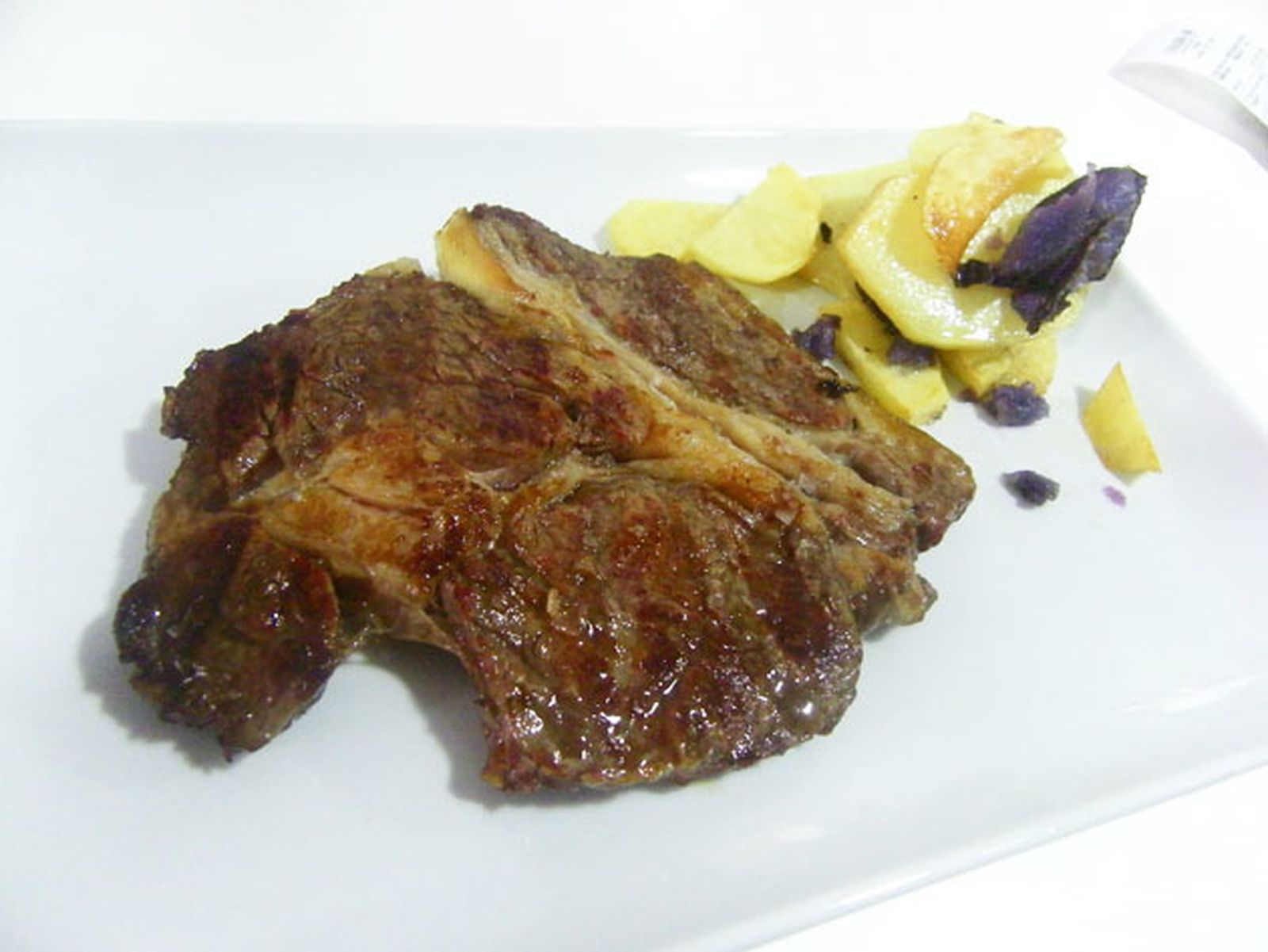 La carne asada es la especilidad de El Establo