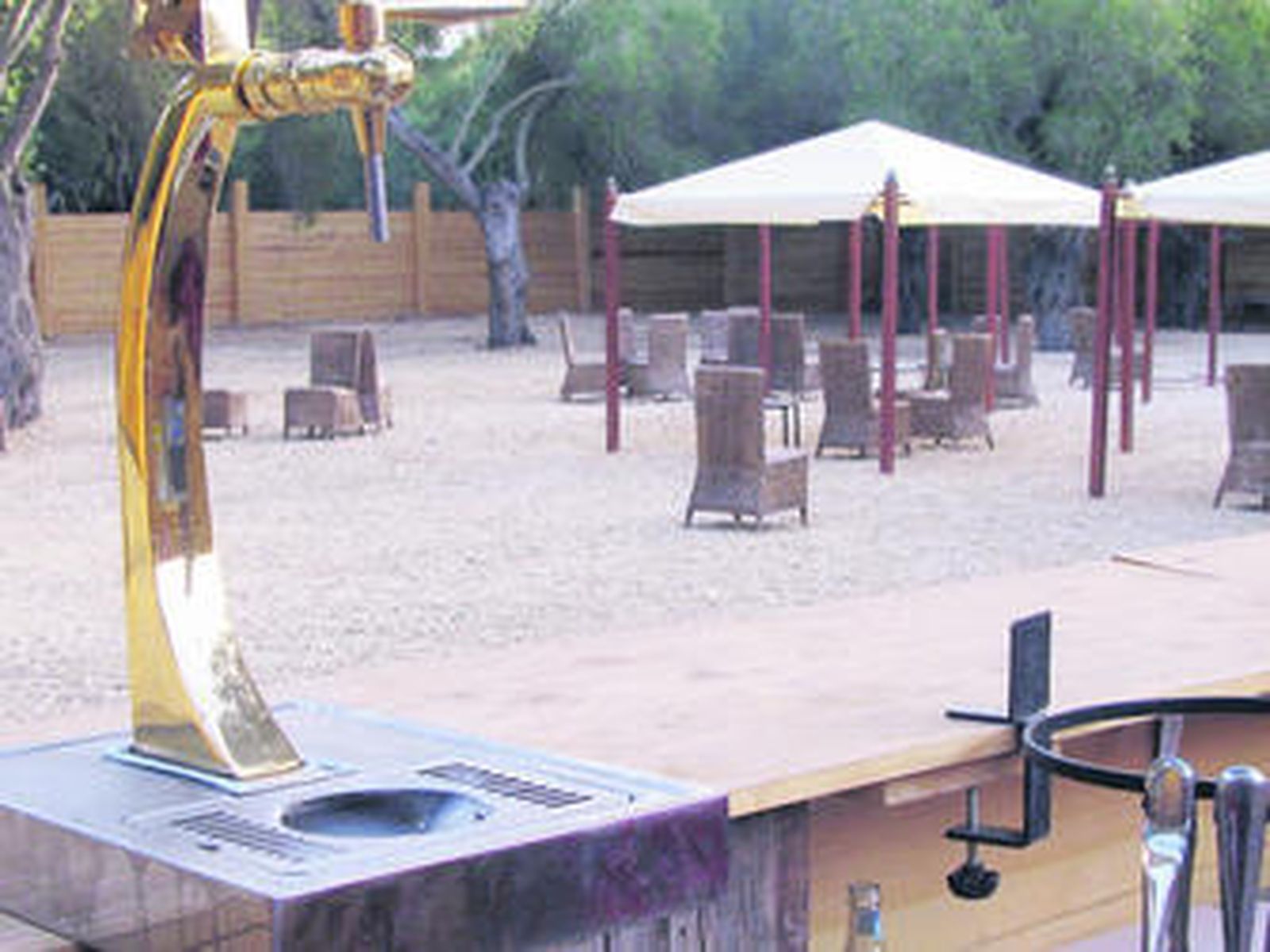 En la imagen, una vista del bar de copas sin licencia.