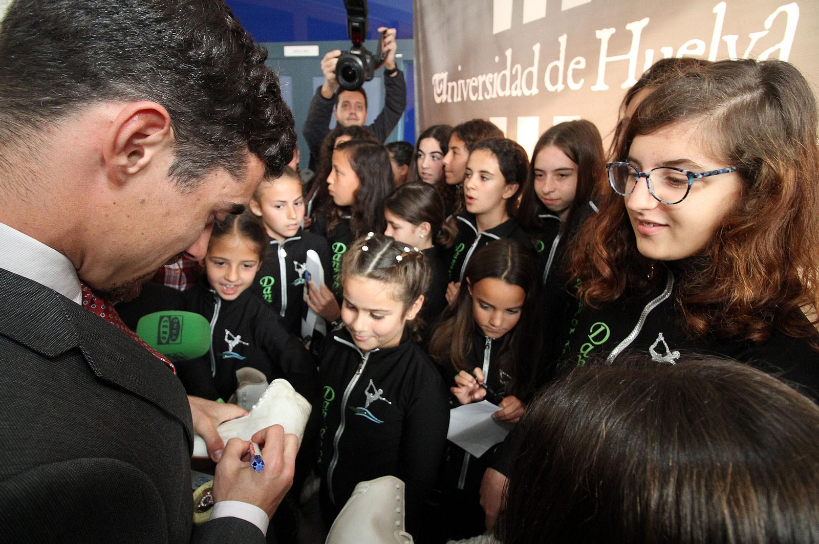 Javier Fernández López, campeón del mundo en patinaje, a su llegada al acto del 3 de marzo en la UHU