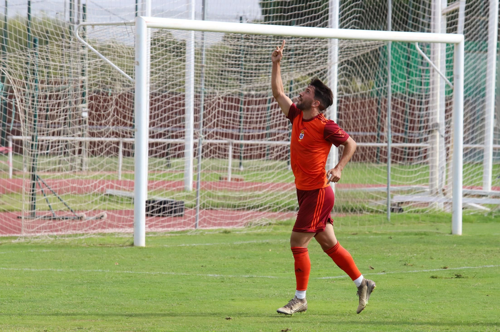 Víctor Barroso celebra un gol durante un amistoso de pretemporada.