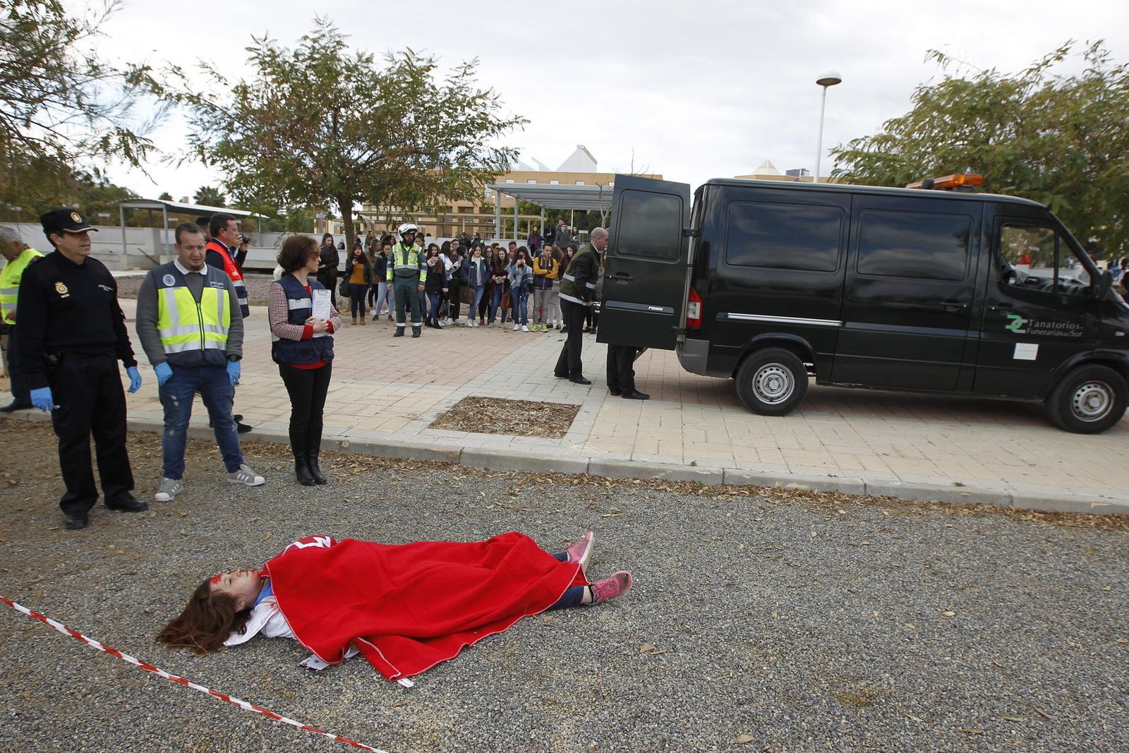 Las imágenes del simulacro de accidente con víctimas en la UAL