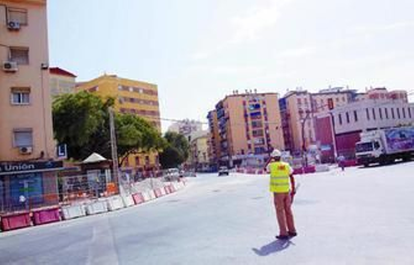 Vista del desvío de tráfico abierto ayer por el Metro entre Juan XXIII y la calle Reboul.