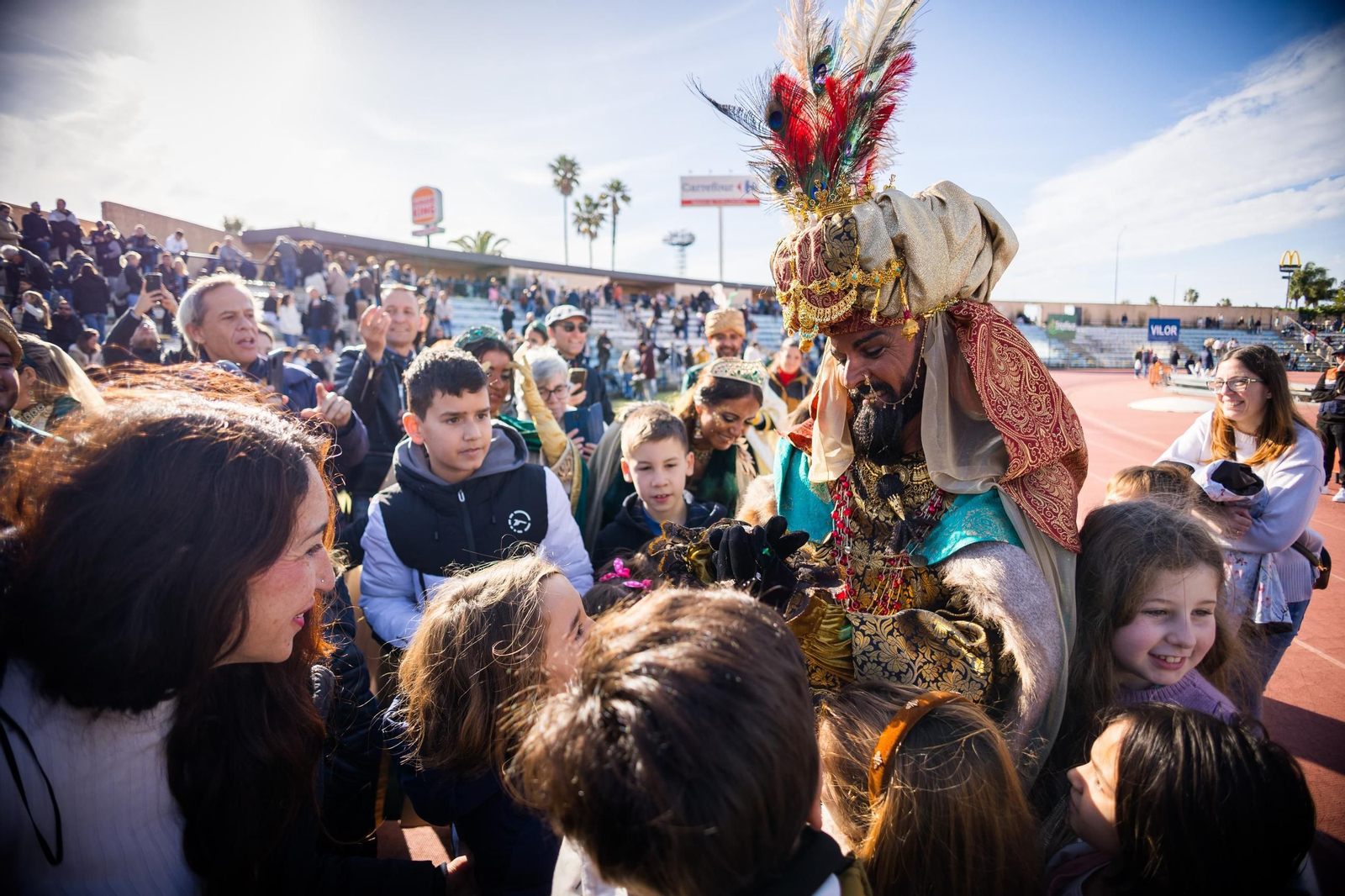 Así ha sido la llegada en helicóptero de los Reyes Magos a San Fernando Así ha sido la llegada en helicóptero de los Reyes Magos a San Fernando