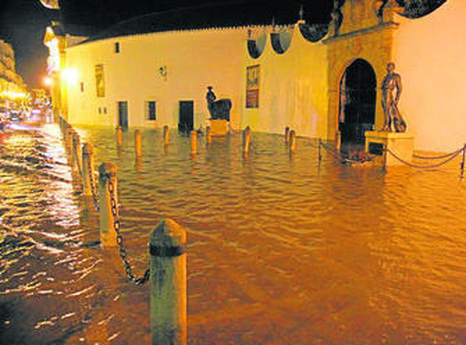 Alrededores de la Plaza de Toros de Ronda tras las intensas precipitaciones del pasado fin de semana.