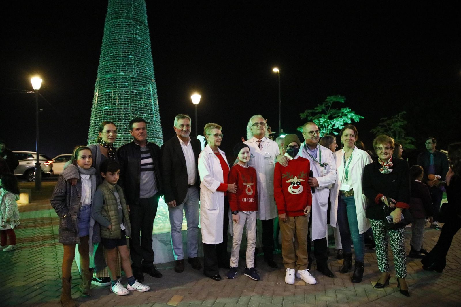 Las imágenes del encendido de la iluminación navideña en el Hospital Torrecárdenas de Almería