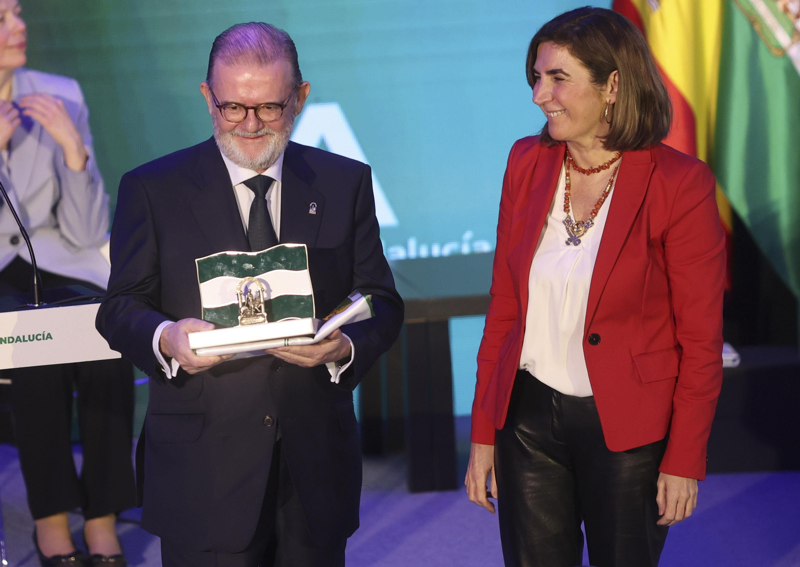 Las fotos de la entrega de las Banderas por el 28-F en Málaga