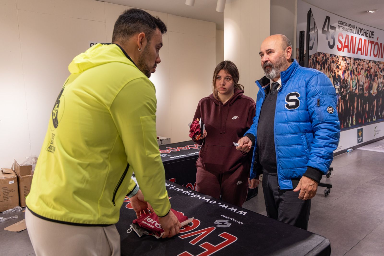 El pistoletazo de salida de la recogida de dorsales de la Carrera de San Antón 2026