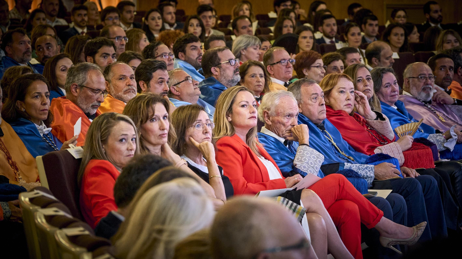 Ceremonia de apertura del curso de la UCA en el aula magna de la Facultad de Filosofía y Letras.