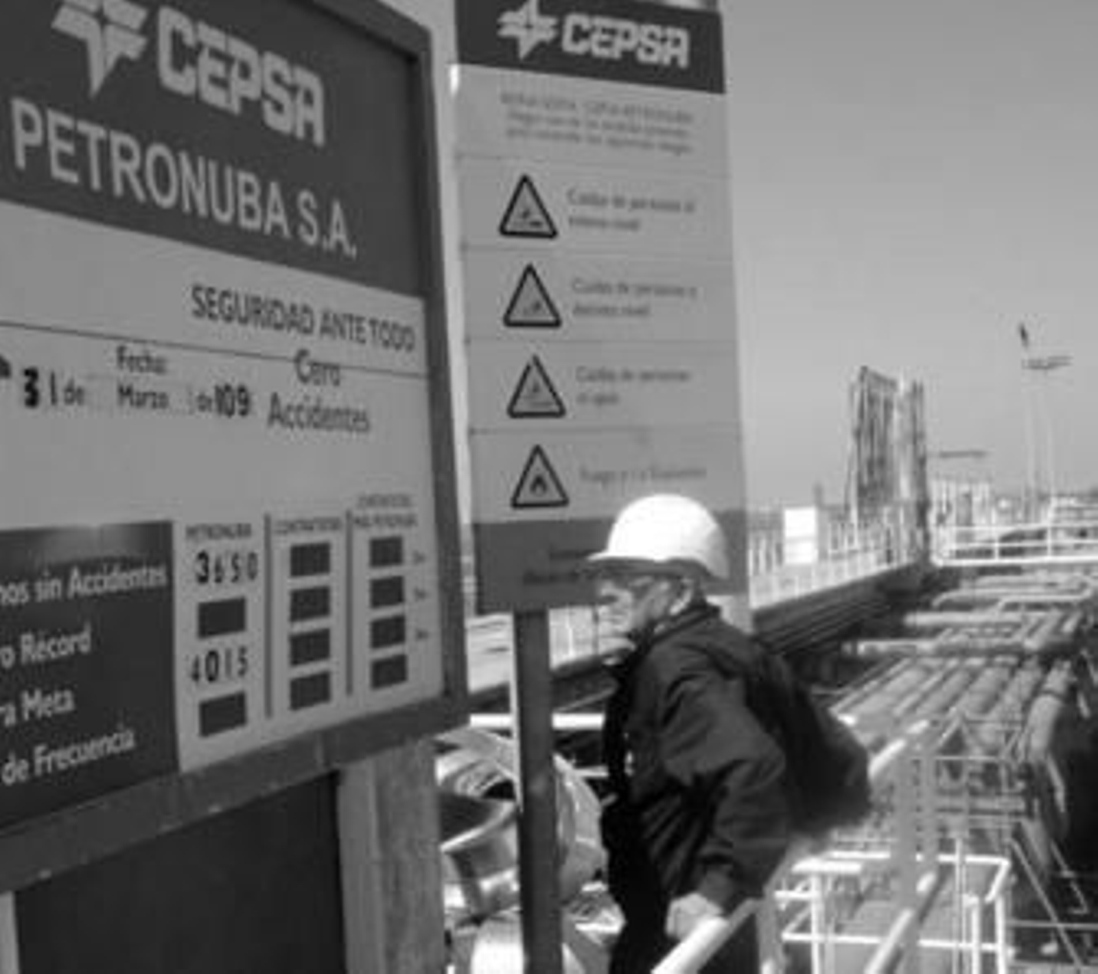 Las instalaciones de Cepsa en el término municipal de Palos.