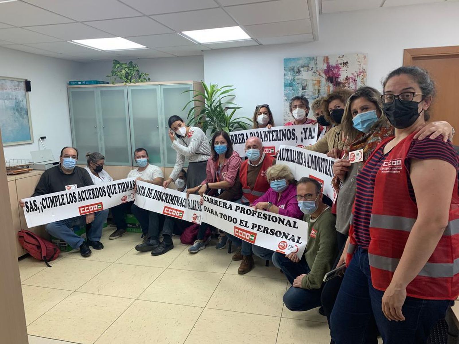 Se encierran en Hospital Macarena para exigir al SAS la carrera profesional.