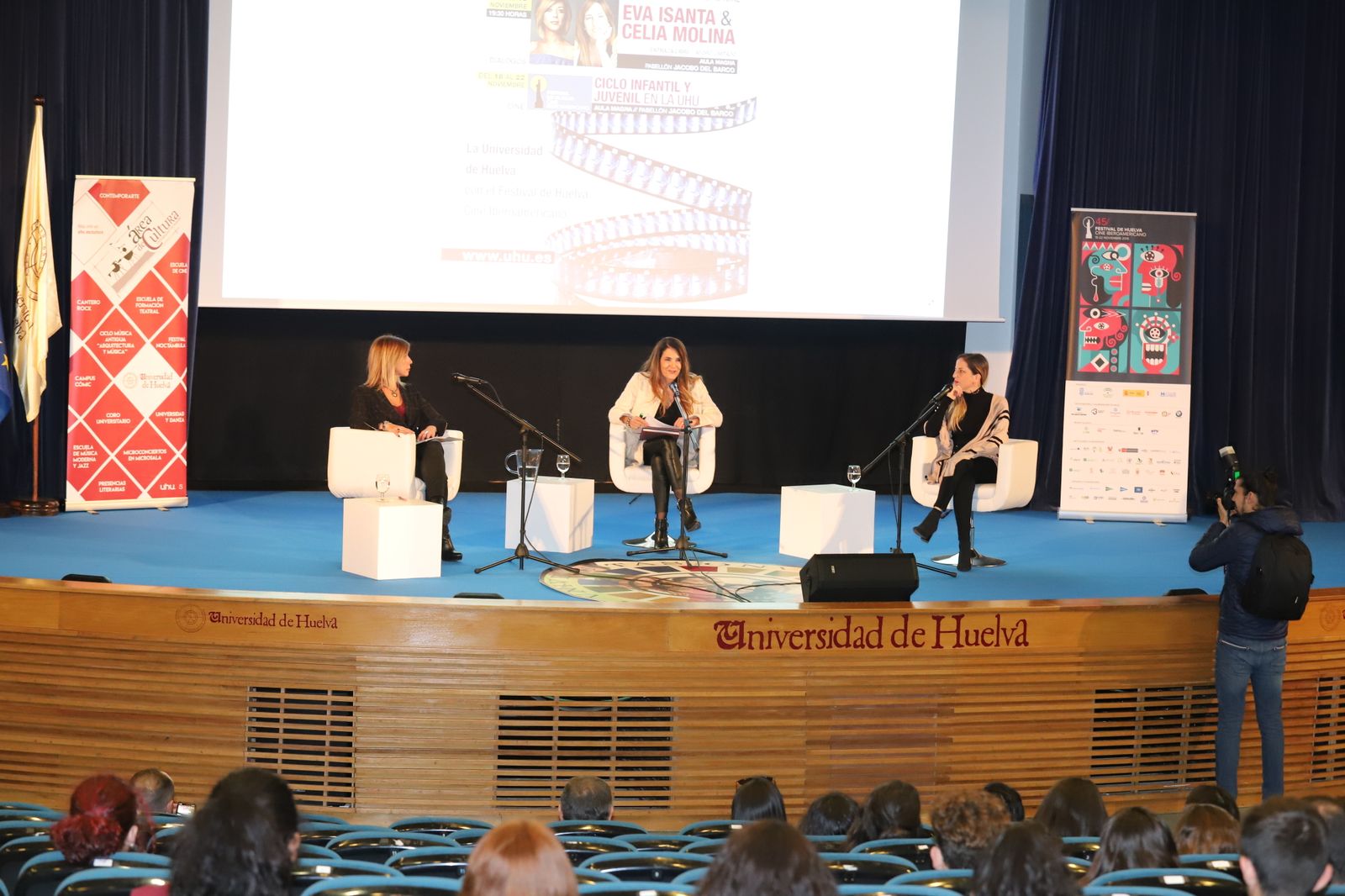 Imágenes del coloquio que ofrecieron Eva Isanta y Celia Molina sobre el papel de la mujer en el cine