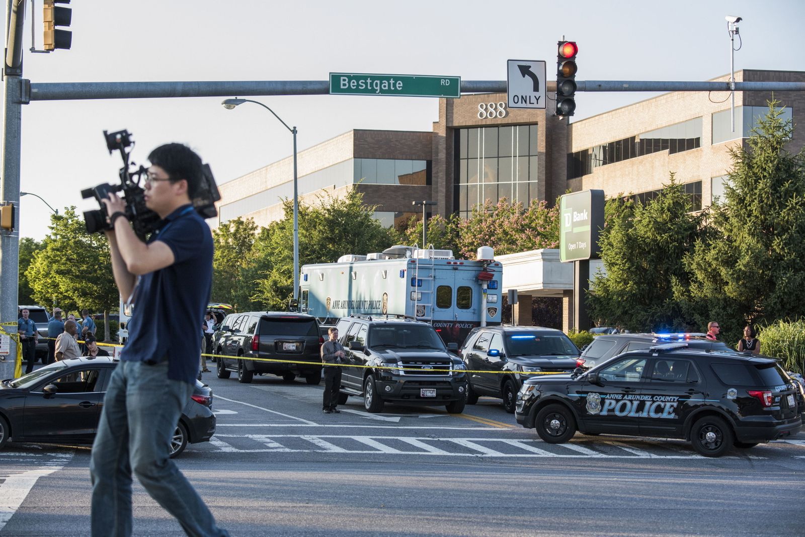 Las imágenes del tiroteo en un periódico de Maryland