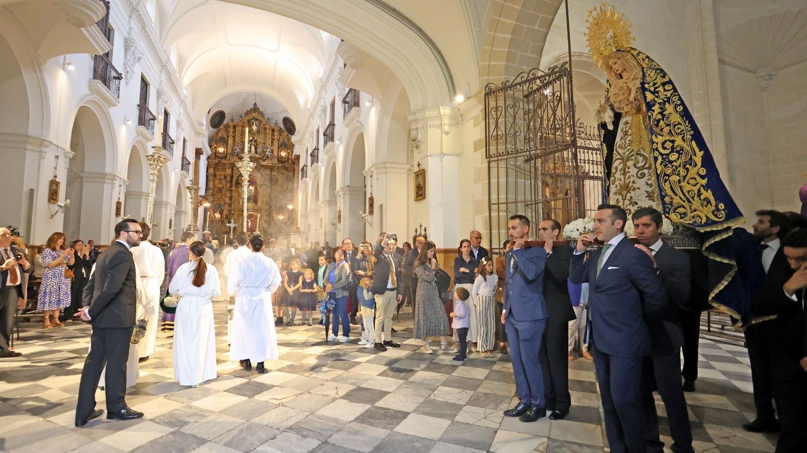 María Santísima de la Esperanza en la iglesia de San Francisco.