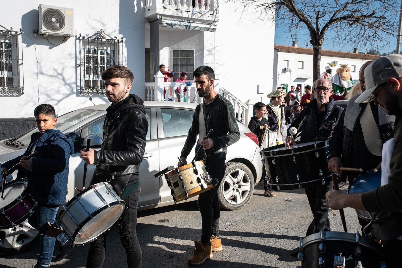 Los Reyes Magos traen la ilusión a los barrios de Huelva, en imágenes
