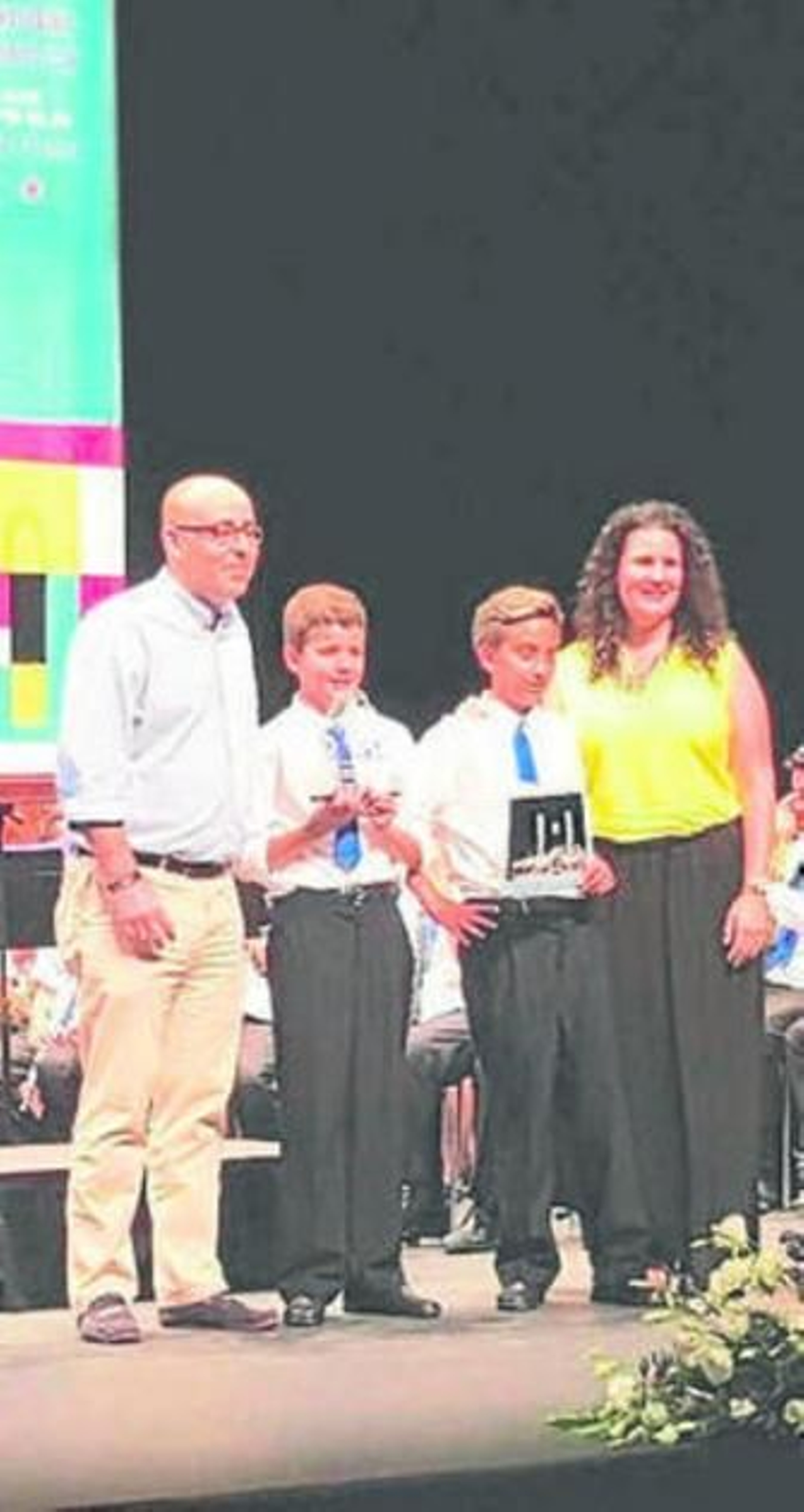 La edil de Cultura con la banda.