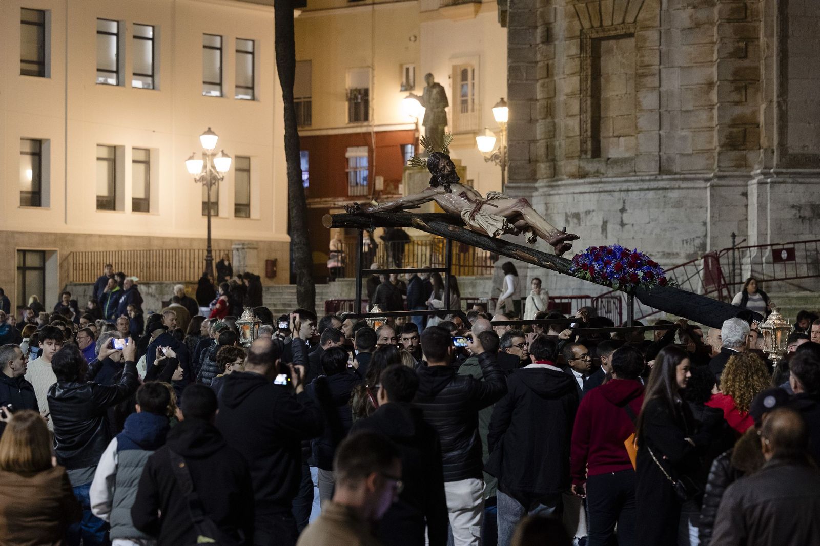 Las imágenes de los traslados de las cofradías de Santa Cruz