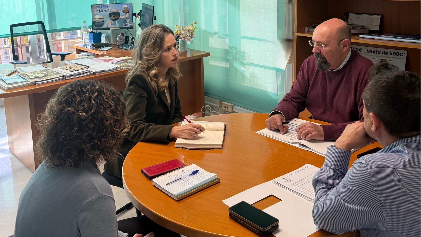 Reunión entre el Ayuntamiento de El Ejido y el Distrito Sanitario Poniente.