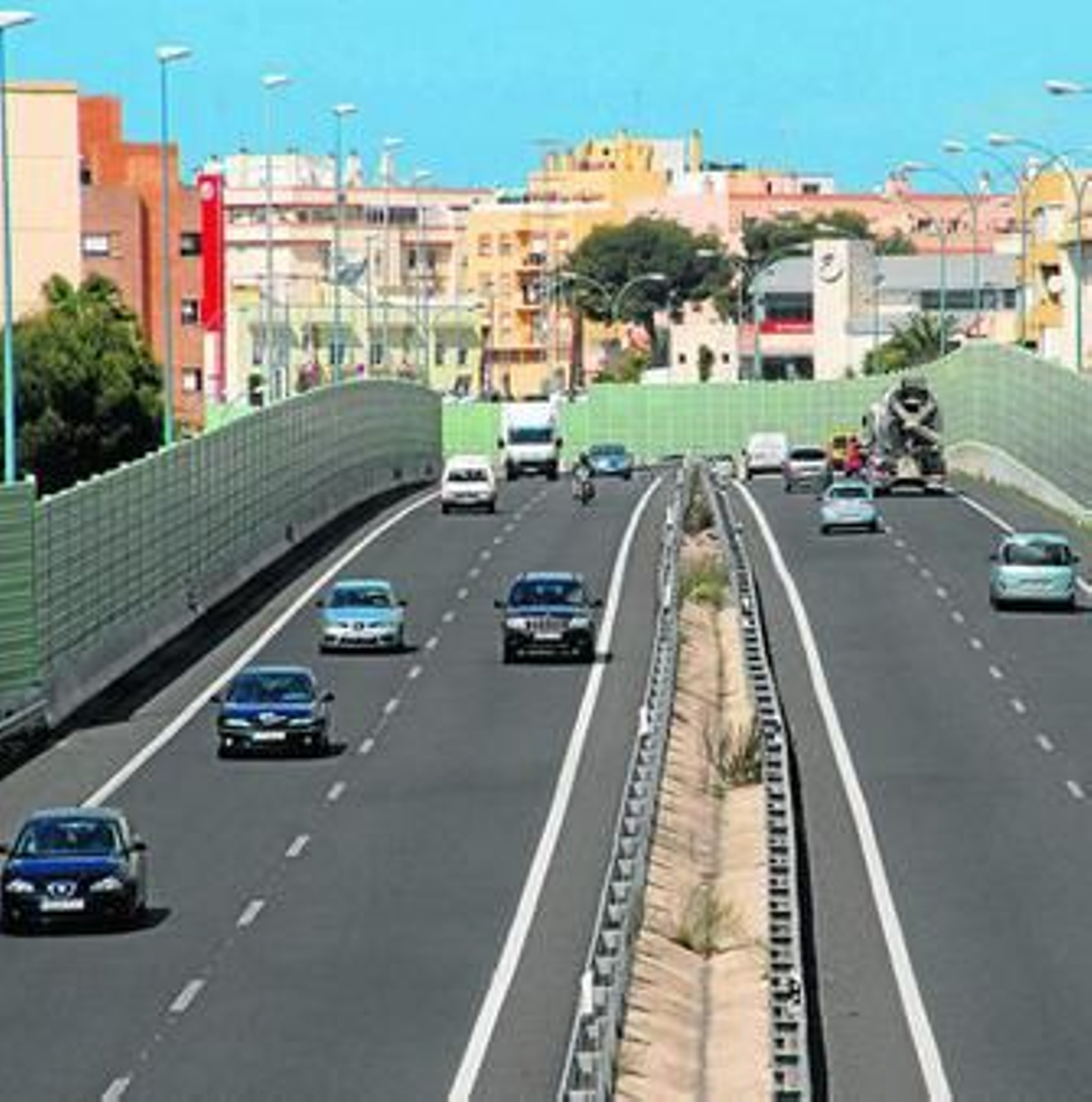 Tramo de la CA-33 que se quiere soterrar, entre la Glorieta y el puente Jesús del Gran Poder.