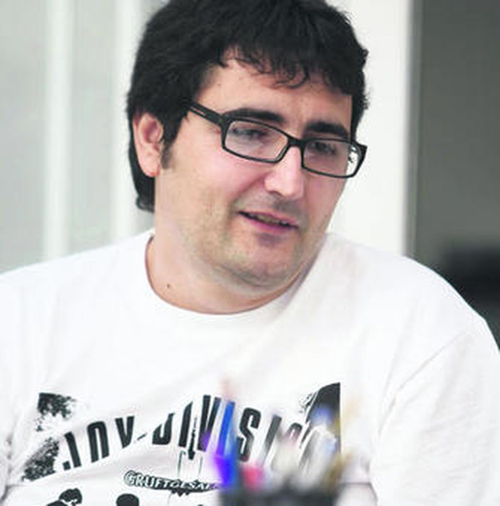 El poeta linense Ismael Cabezas.